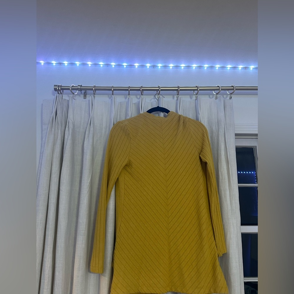 2 Altar’d State pullover tunics - Picture 6 of 10